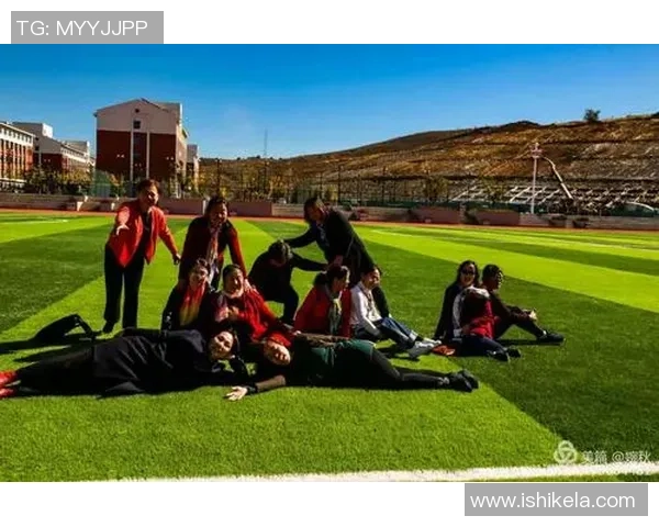 足球女人花绽放绿茵场上的魅力与力量展现女性运动员的风采与坚持